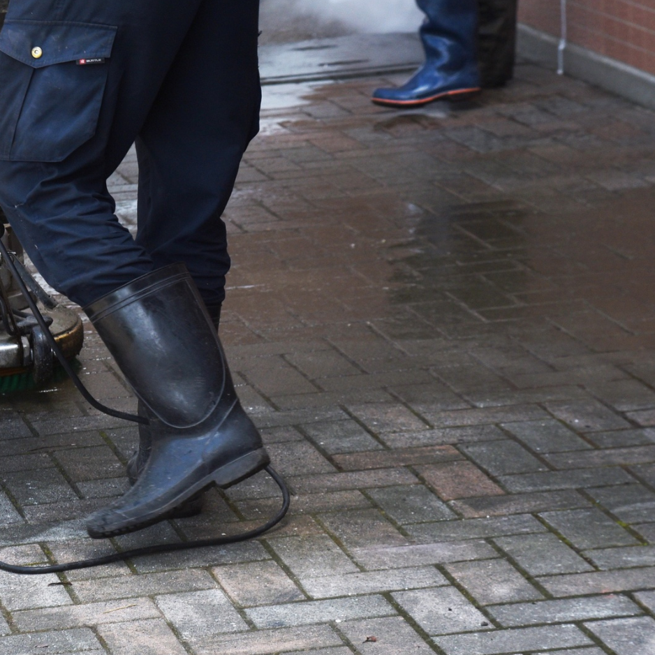 photo non contractuelle. Austral Vidange est a votre service pour le debouchage et curage de vos canalisations